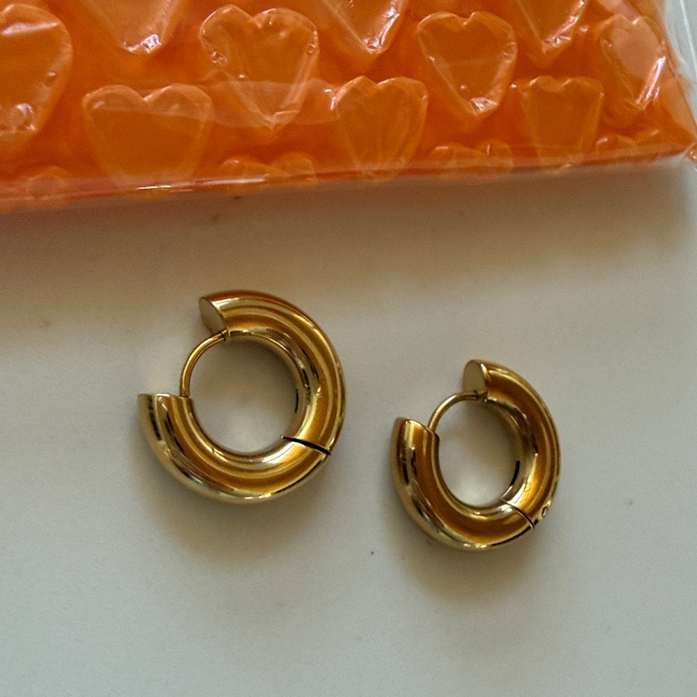 Mademoiselle Jules Jules Hoops Earrings In Gold — image 4 of 7